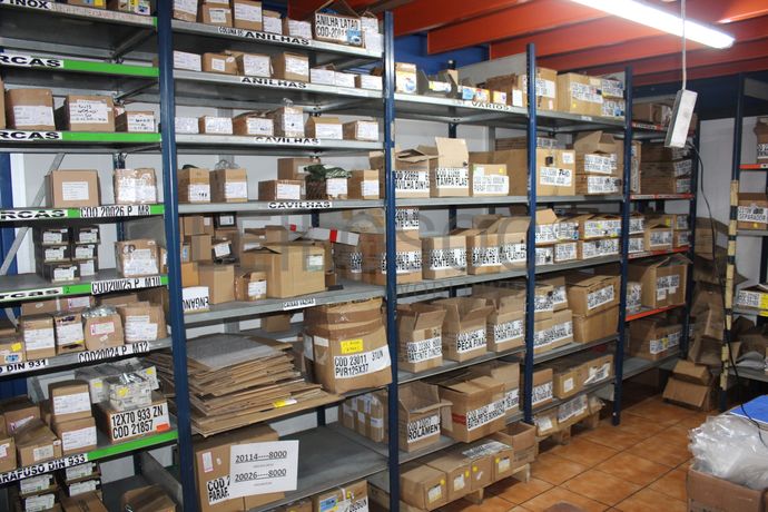 Stock de Peças e Acessórios · Monta Cargas · Porta Paletes · Diversos