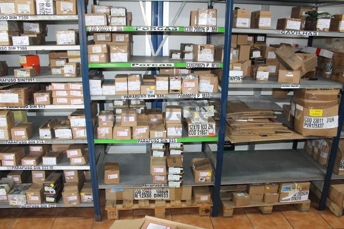 Stock de Peças e Acessórios · Monta Cargas · Porta Paletes · Diversos