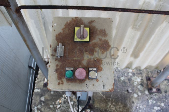 Plataforma elevatória para cais de carga · Balança