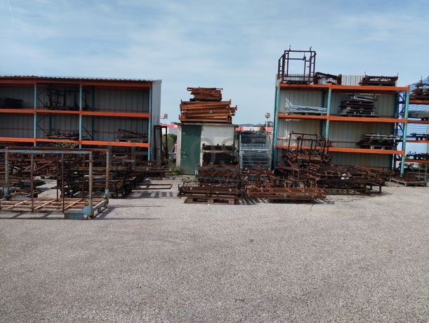 Linha de Desengorduramento · Pórticos com Guinchos · Serra de Disco · Depósito · Caixas Metálicas · Diversos