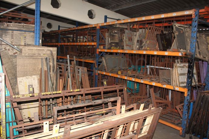 Linha de Desengorduramento · Pórticos com Guinchos · Serra de Disco · Depósito · Caixas Metálicas · Diversos