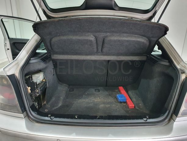 BMW 320D Compact · Ano 2001