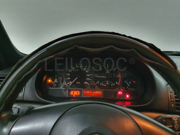 BMW 320D Compact · Ano 2001