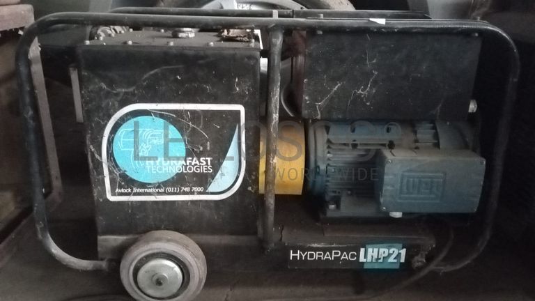 Maquina de pressão para rebitar vagões