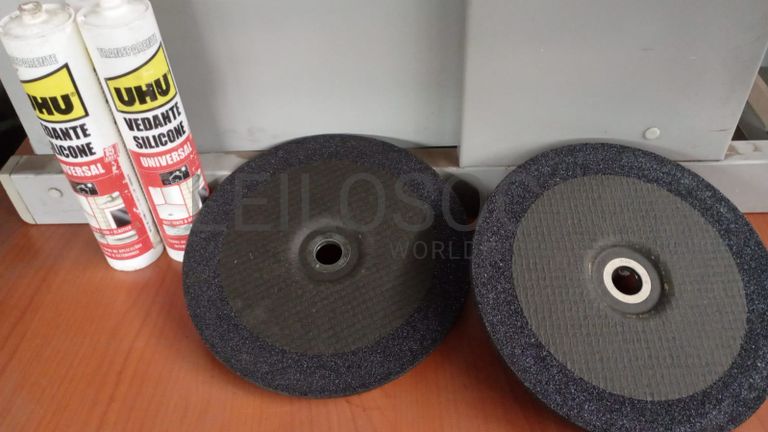 Sprays para soldadura. + Discos para limar e silicones. + Mangueiras para teste de freio. + Mangueiras para teste de freio.