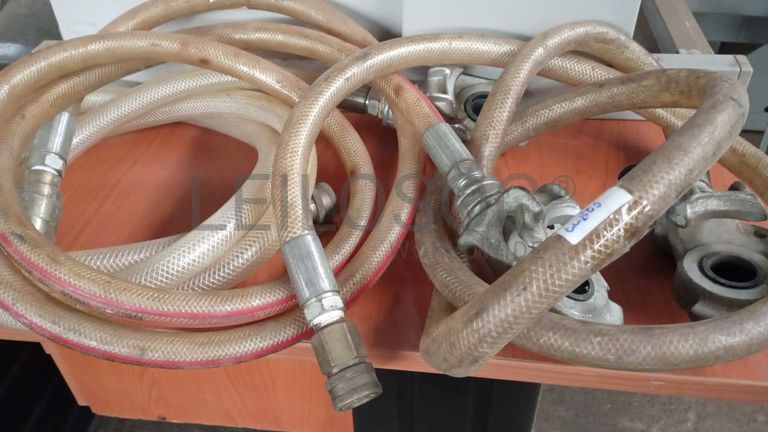 Sprays para soldadura. + Discos para limar e silicones. + Mangueiras para teste de freio. + Mangueiras para teste de freio.