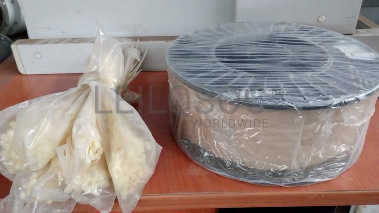 Eletrodos + Arame para soldadura, e braçadeiras. + Rebarbadeira Angular + Terminais de ligação.