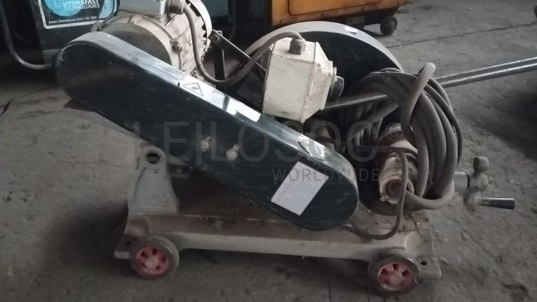 Eletrodos + Arame para soldadura, e braçadeiras. + Rebarbadeira Angular + Terminais de ligação.