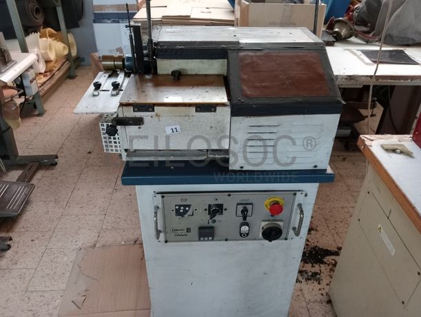 Máquina de dar cola · Máquina de ilhoses