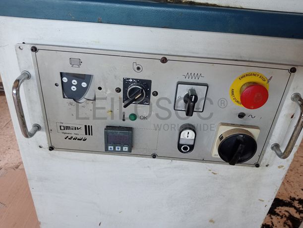 Máquina de dar cola · Máquina de ilhoses