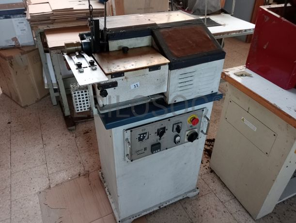 Máquina de dar cola · Máquina de ilhoses