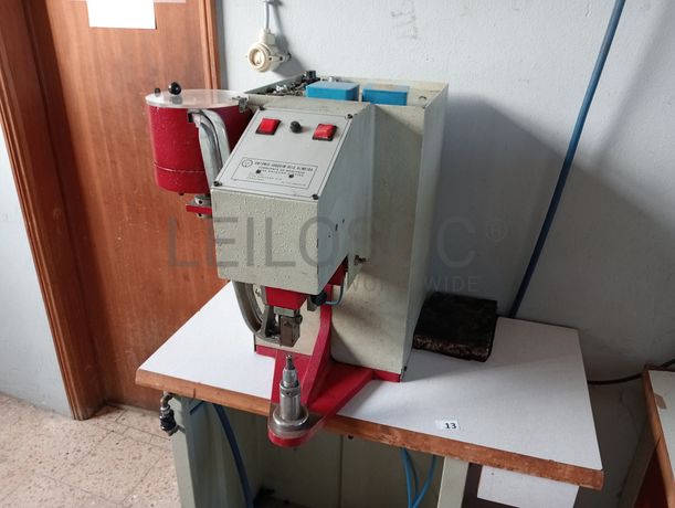 Máquinas de Ilhoses · Mesas de dar cola