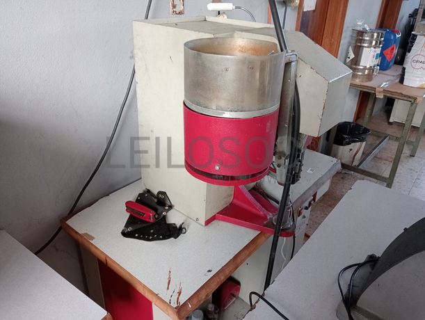 Máquinas de Ilhoses · Mesas de dar cola