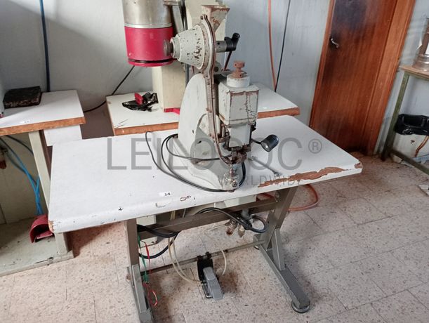 Máquinas de Ilhoses · Mesas de dar cola