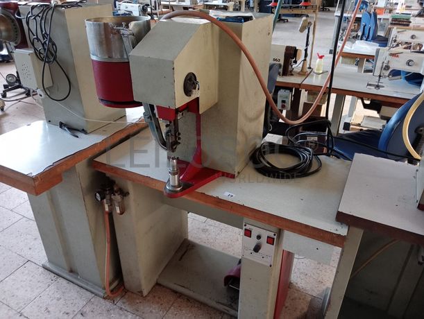 Máquinas de ilhoses