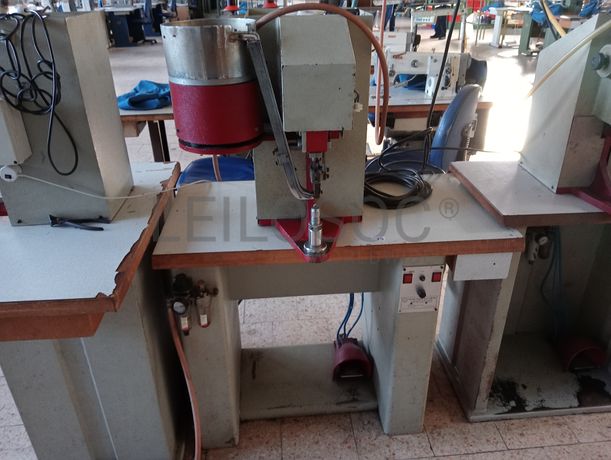 Máquinas de ilhoses