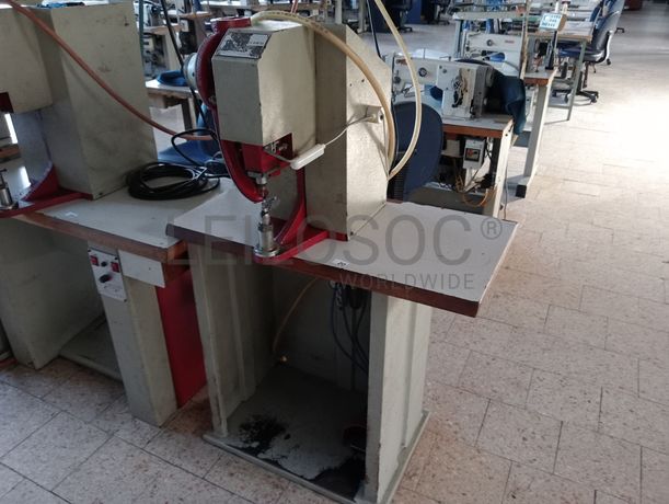 Máquinas de ilhoses