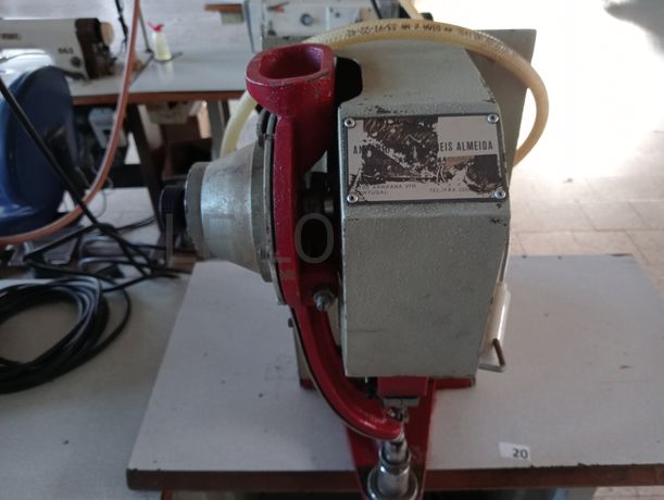 Máquinas de ilhoses