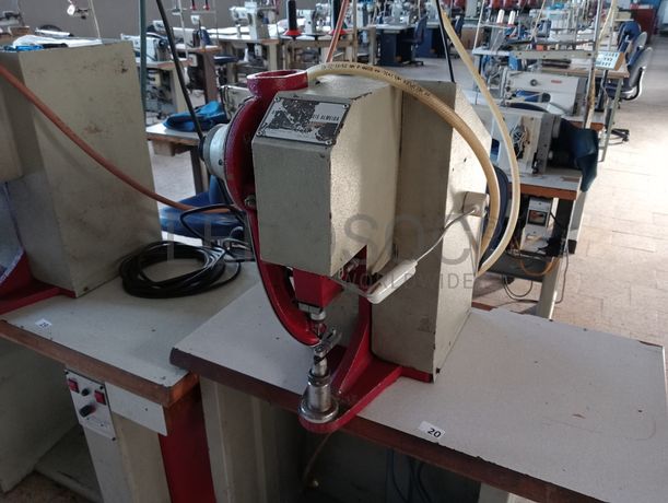 Máquinas de ilhoses