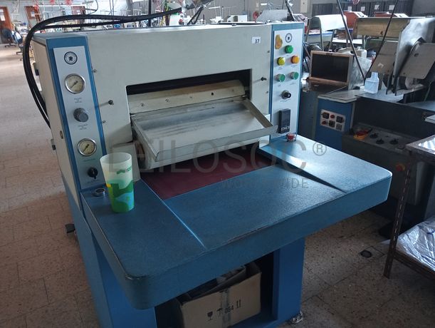 Máquina de Vergar · Máquina de Entretelar