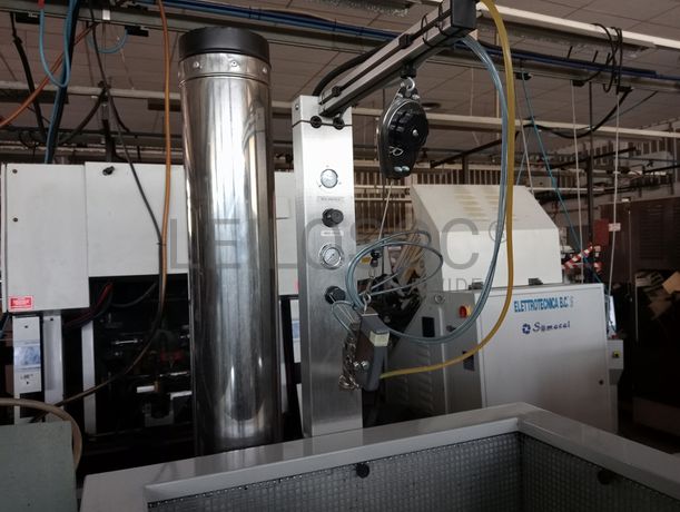 Máquinas de Testeiras Duplas · Mesa de dar cola