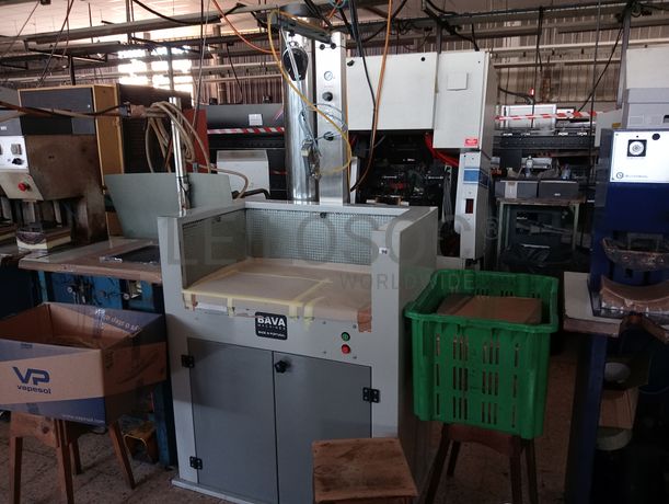 Máquinas de Testeiras Duplas · Mesa de dar cola