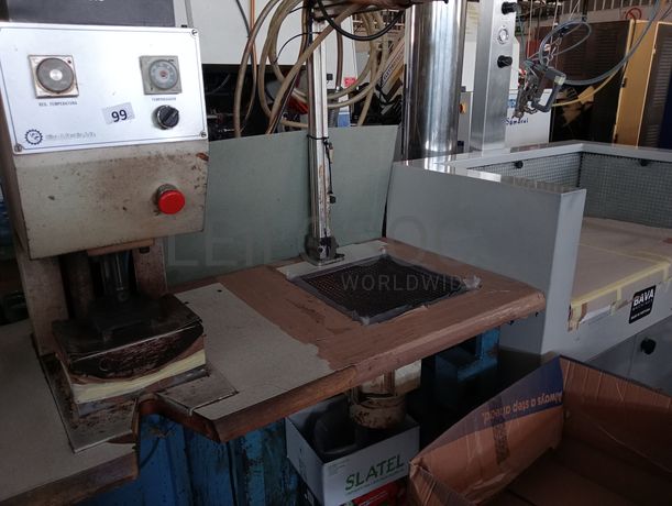 Máquinas de Testeiras Duplas · Mesa de dar cola