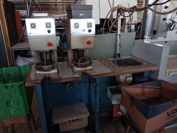 Máquinas de Testeiras Duplas · Mesa de dar cola