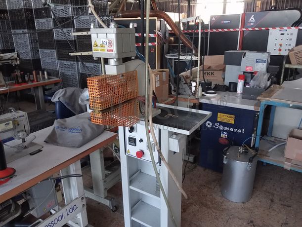 Máquina de Queimar Elástico · Mesa de Dar Cola