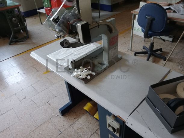 Máquina de Coluna Alta · Máquina de Meter Fita · Máquina de Orlar