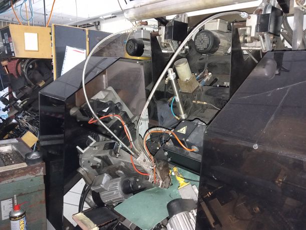 Máquina de Agrafar e Rentear · Máquina de Fechar Calcanheiras · Reativador