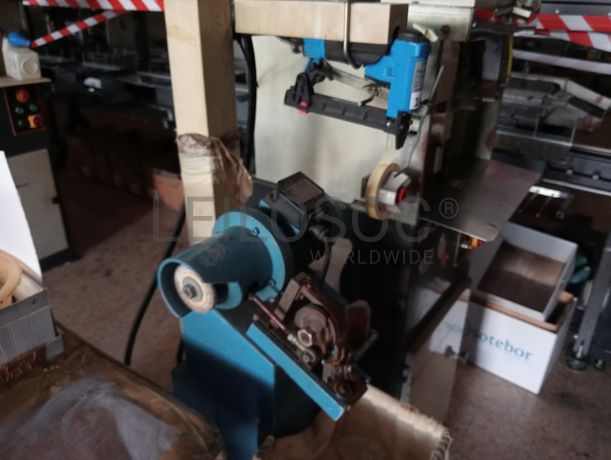 Máquina de Agrafar e Rentear · Máquina de agrafar