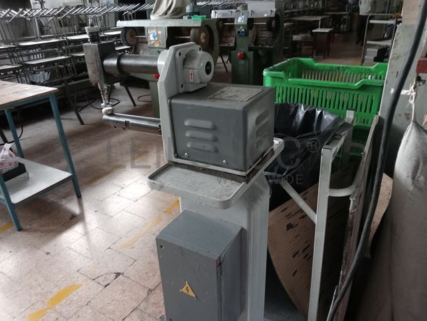 Máquina de Rebater Costuras