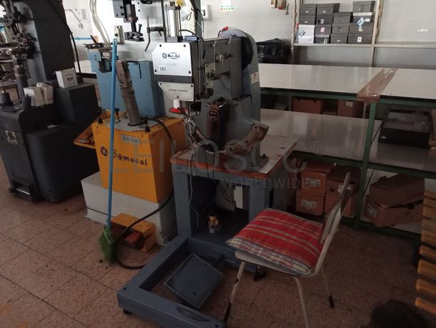 Máquinas de Pregar Saltos · Máquina de Coser Solas