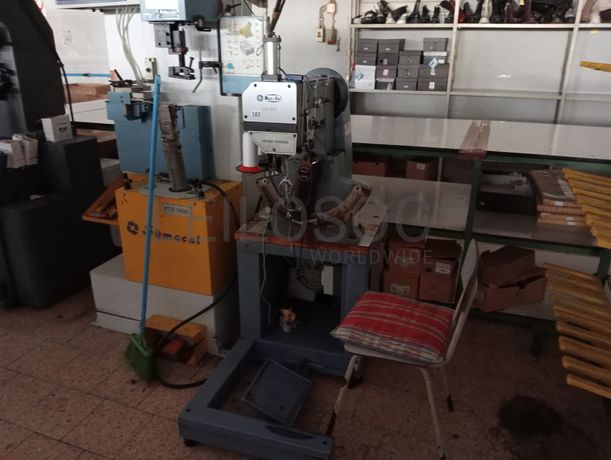 Máquinas de Pregar Saltos · Máquina de Coser Solas