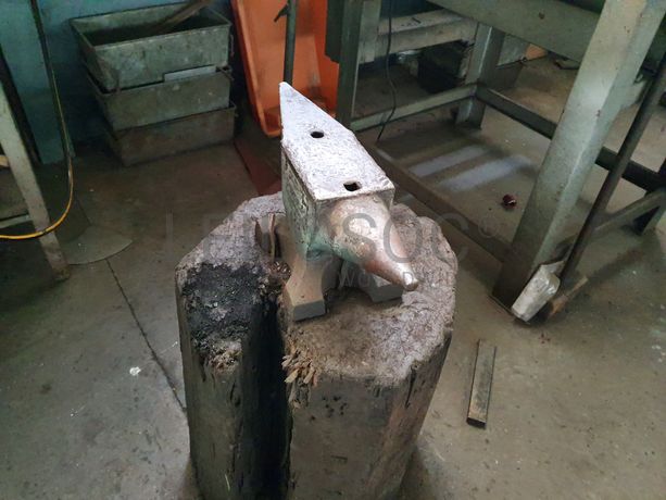 Bancada com Torno · Rebarbadeiras · Esmeril Mape · Maçarico · Forja · Forno