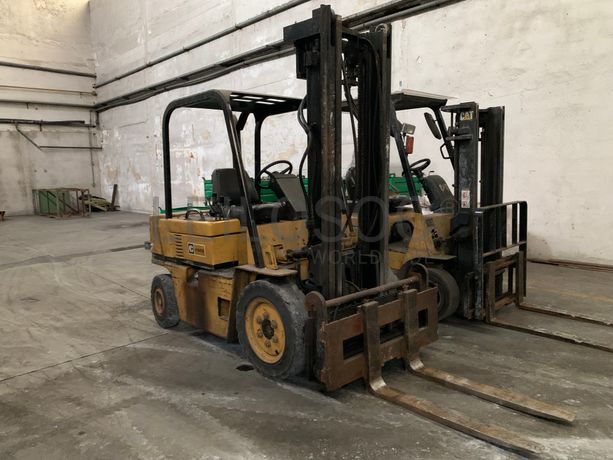 Empilhador Caterpillar 20