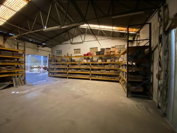 Estantes · Moldes · Escovas