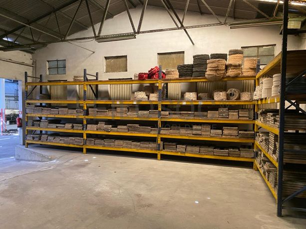 Estantes · Moldes · Escovas