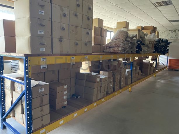 Estantes · Puxadores