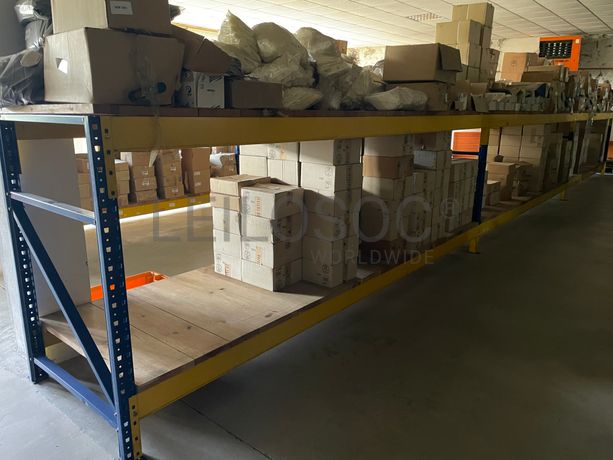 Estantes · Puxadores