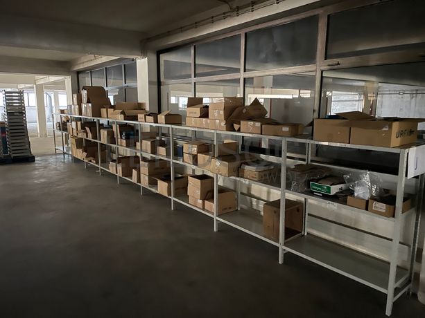 Tabuleiros Ferro · Estantes