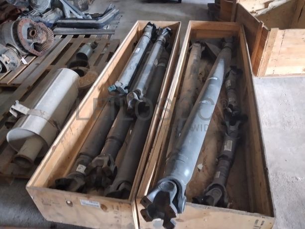 Estantes e grande stock de peças e componentes de substituição