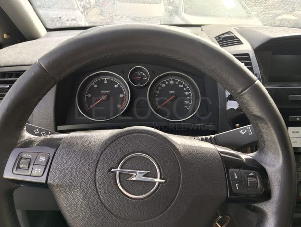 Opel Zafira 1.7 CDTI · Ano 2011