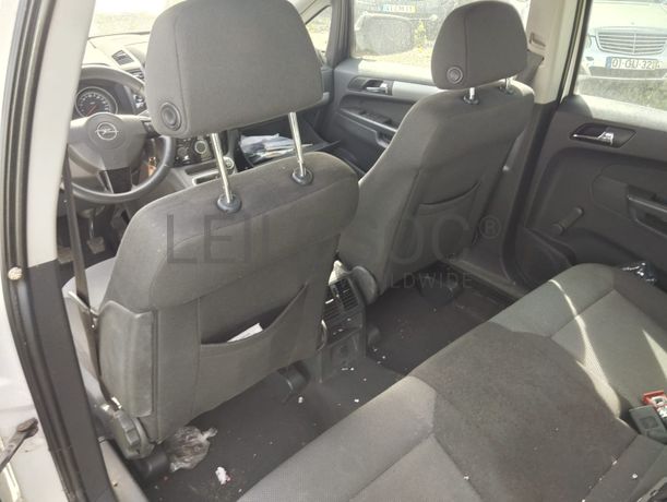 Opel Zafira 1.7 CDTI · Ano 2011