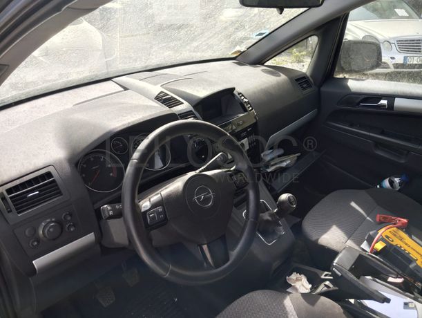 Opel Zafira 1.7 CDTI · Ano 2011