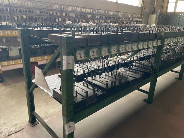 Cunhos · Moldes · Ferramentas Moldes · Máquina Furar