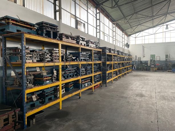 Ferramentas Máquinas Pesadas Trabalhar a Frio · Estantes