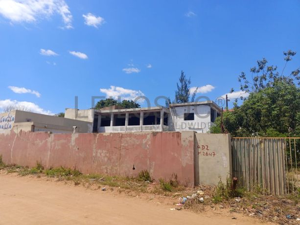 Imóvel Comercial em Ruínas para Renovação - Maputo