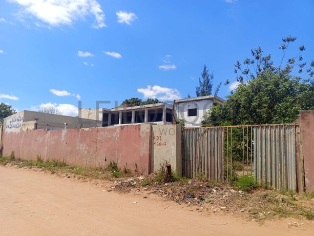 Imóvel Comercial em Ruínas para Renovação - Maputo